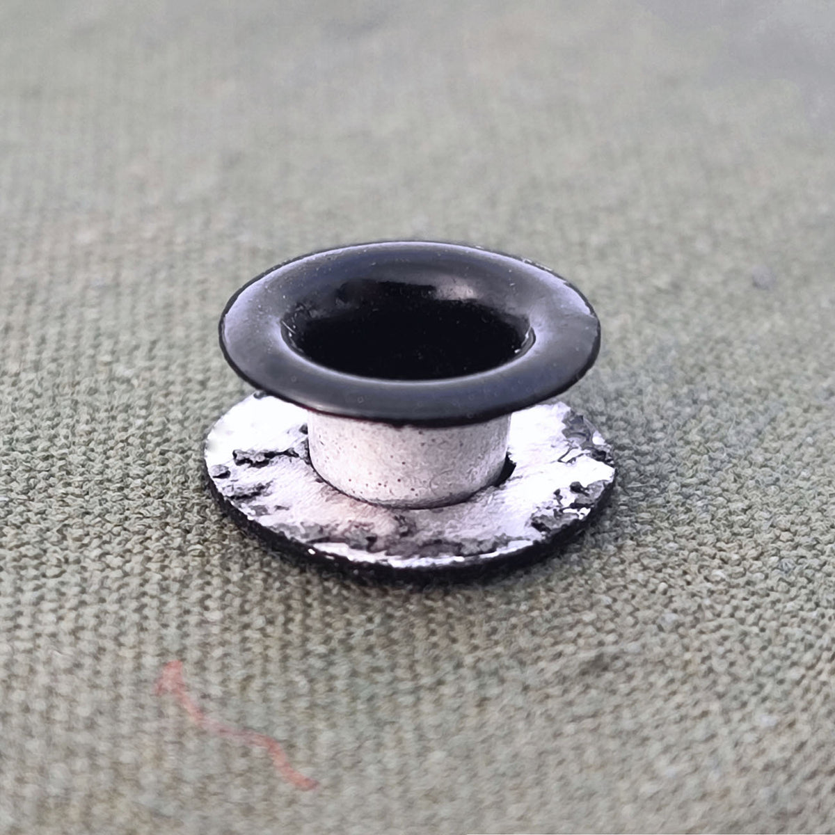 Aluminum grommet for field bottle cap