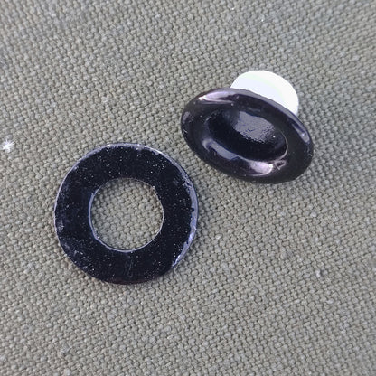 Aluminum grommet for field bottle cap