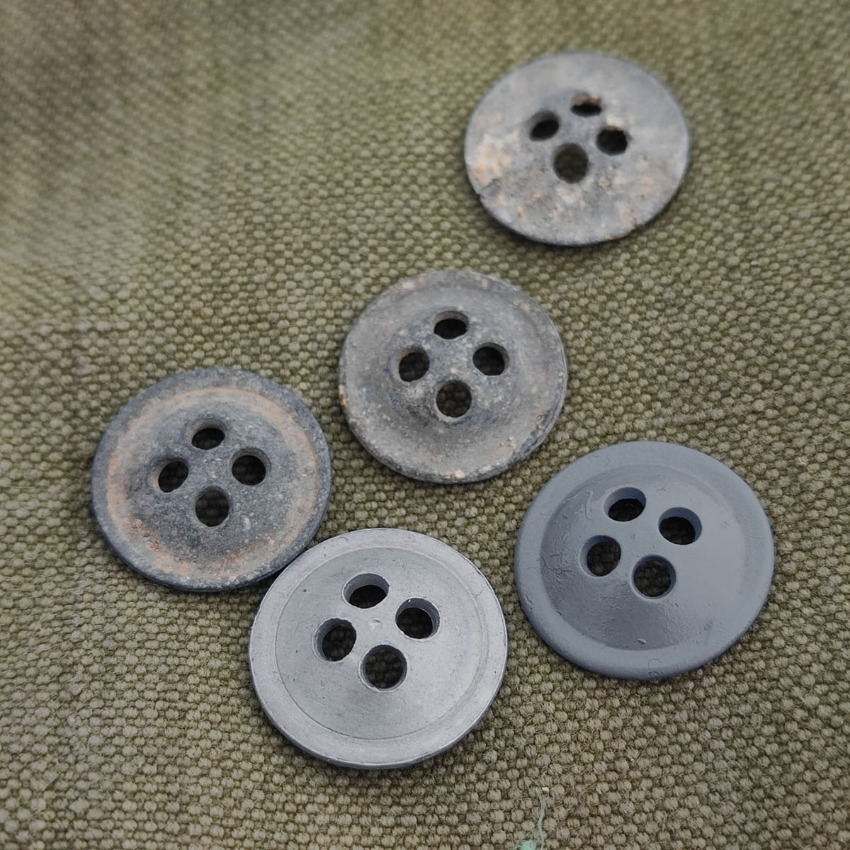 Button 17 mm 4 holes for clothes