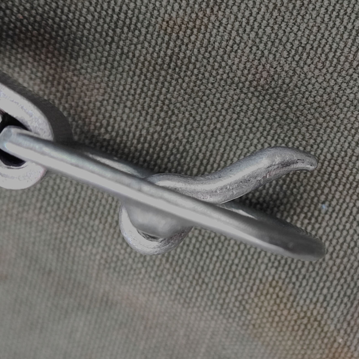 Front alu hook for Y-strap