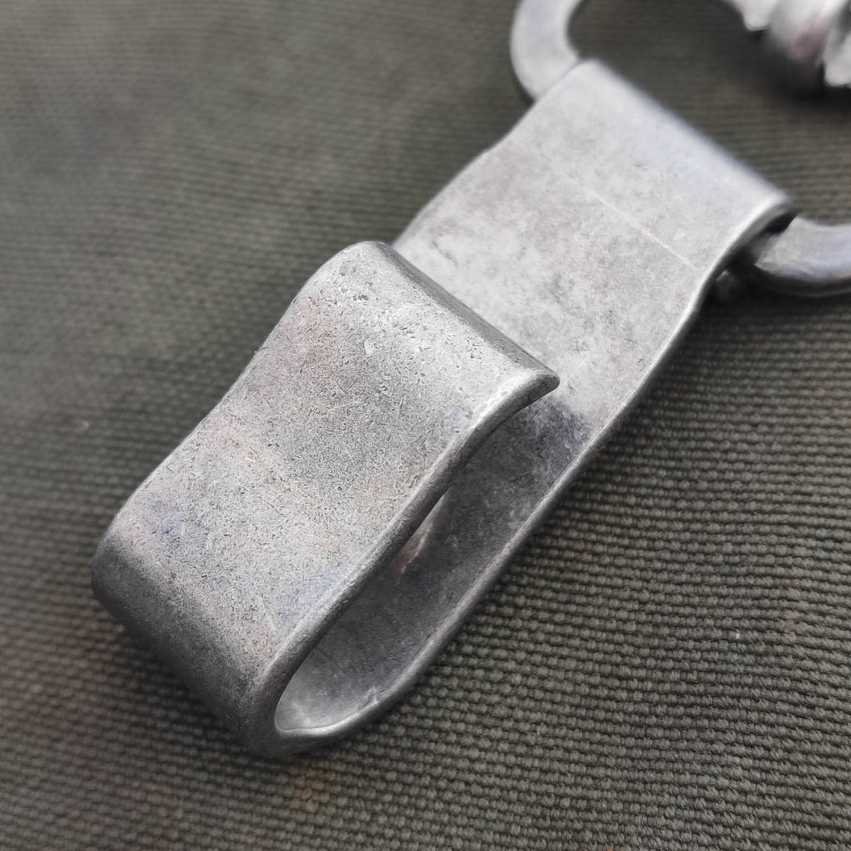 Front alu hook for Y-strap