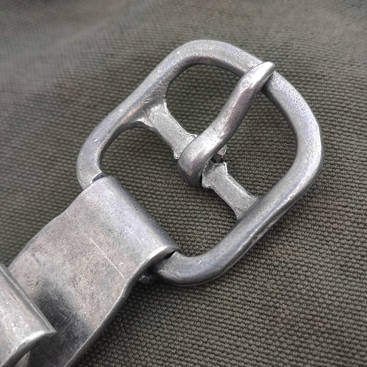 Front alu hook for Y-strap