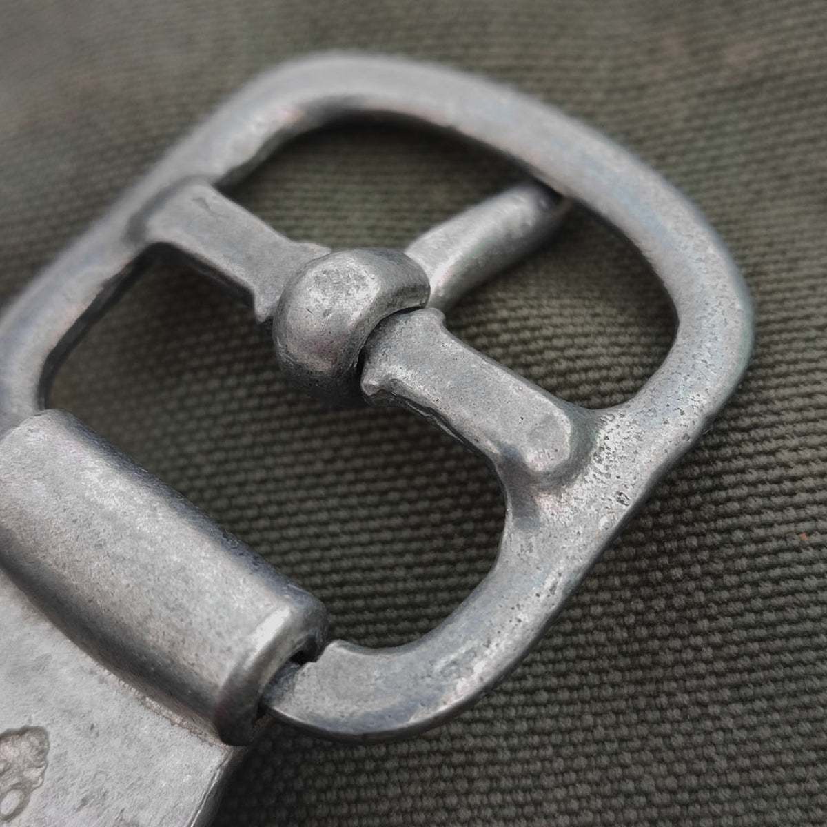 Front alu hook for Y-strap