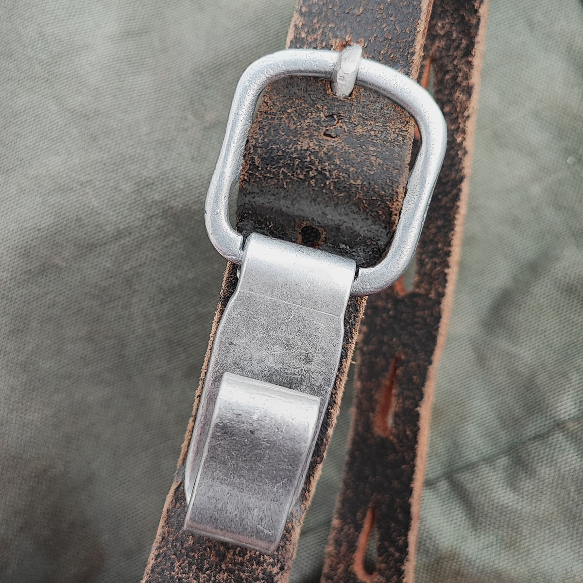 Front alu hook for Y-strap