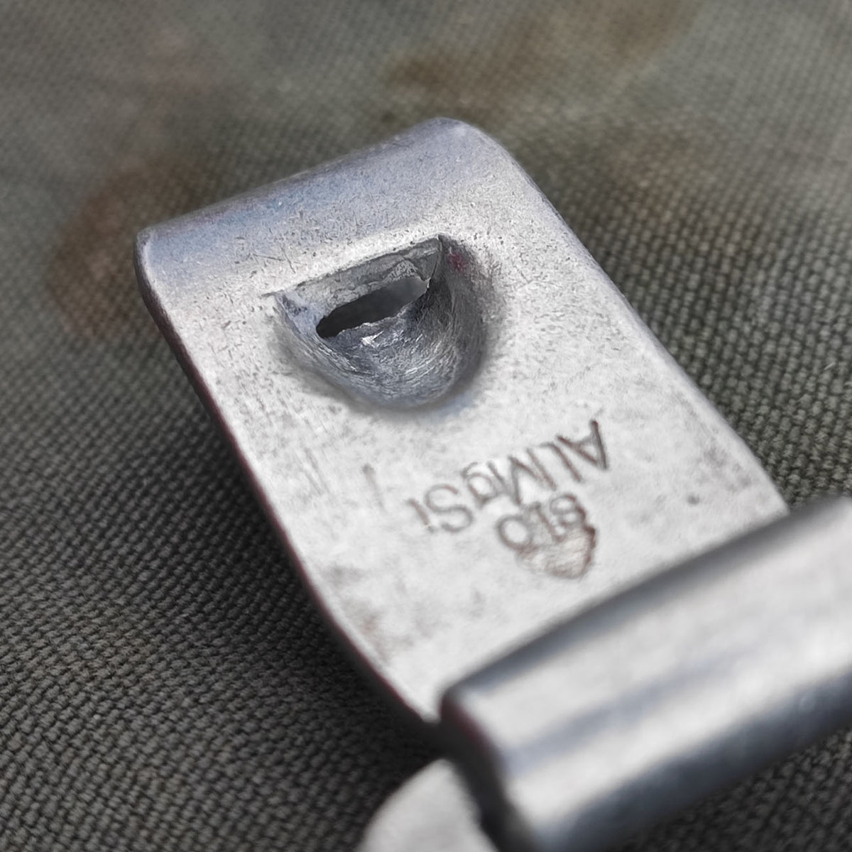 Front alu hook for Y-strap