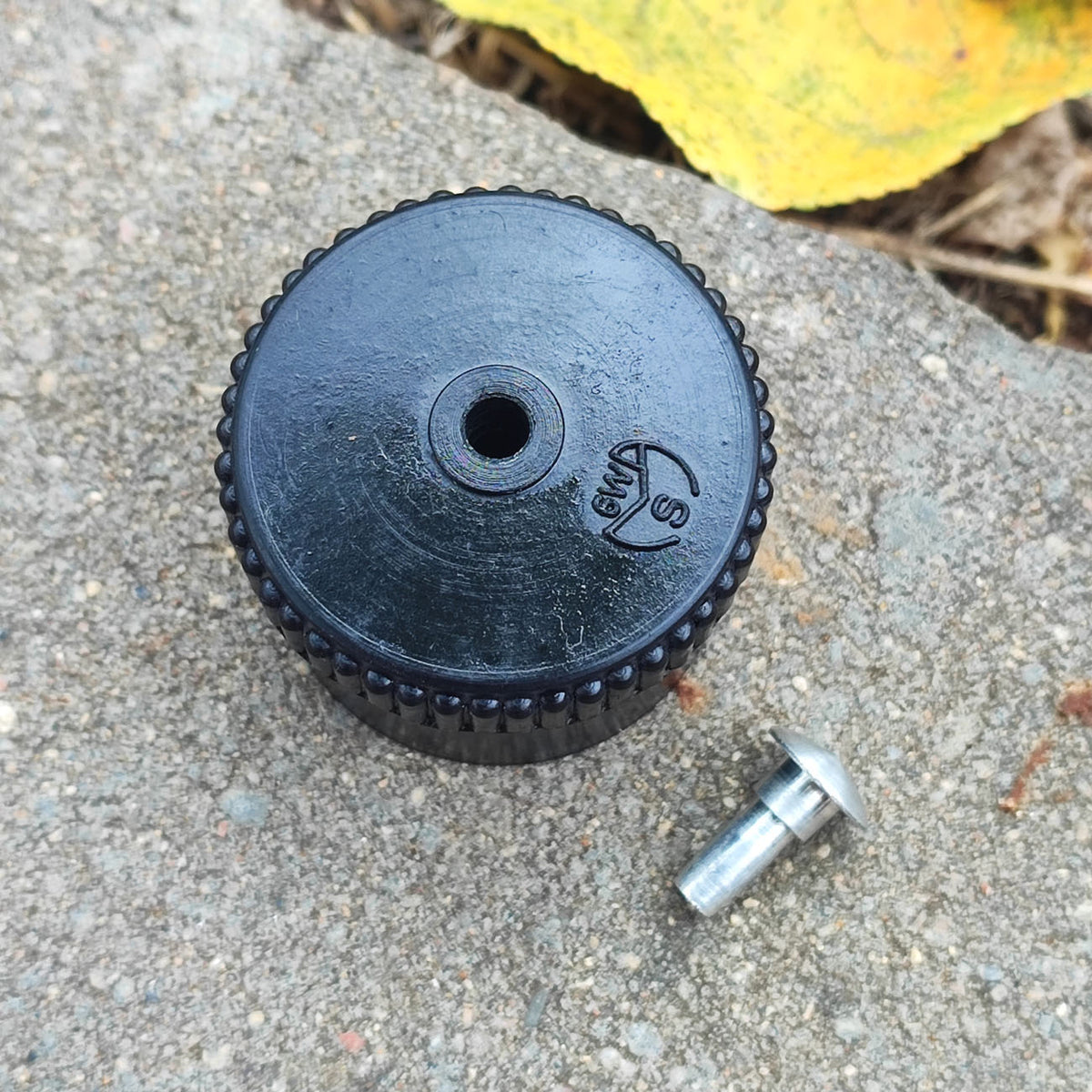 Early bakelite cap for German field bottle M31/40