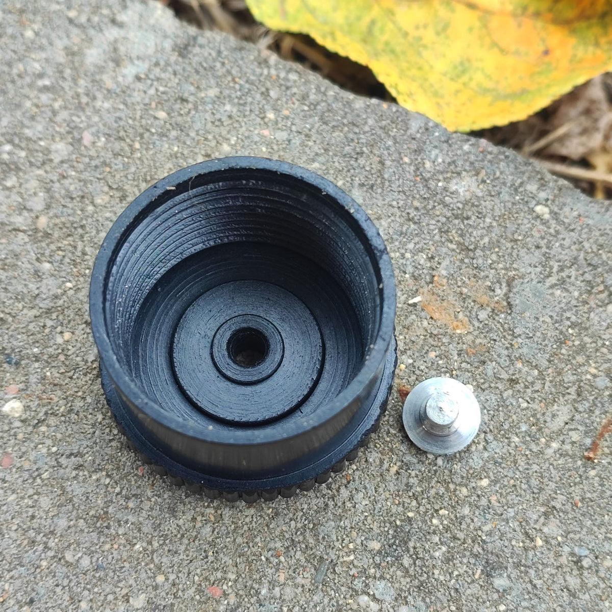 Early bakelite cap for German field bottle M31/40