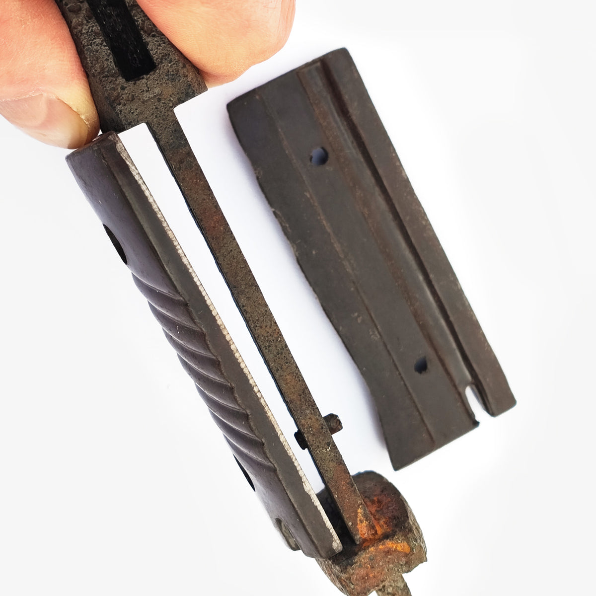 Bakelite grip plates for Mauser 98 bayonet