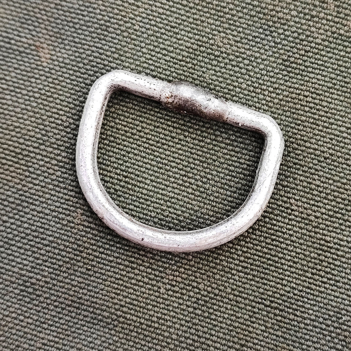 1 pc. D-ring for breadbag front