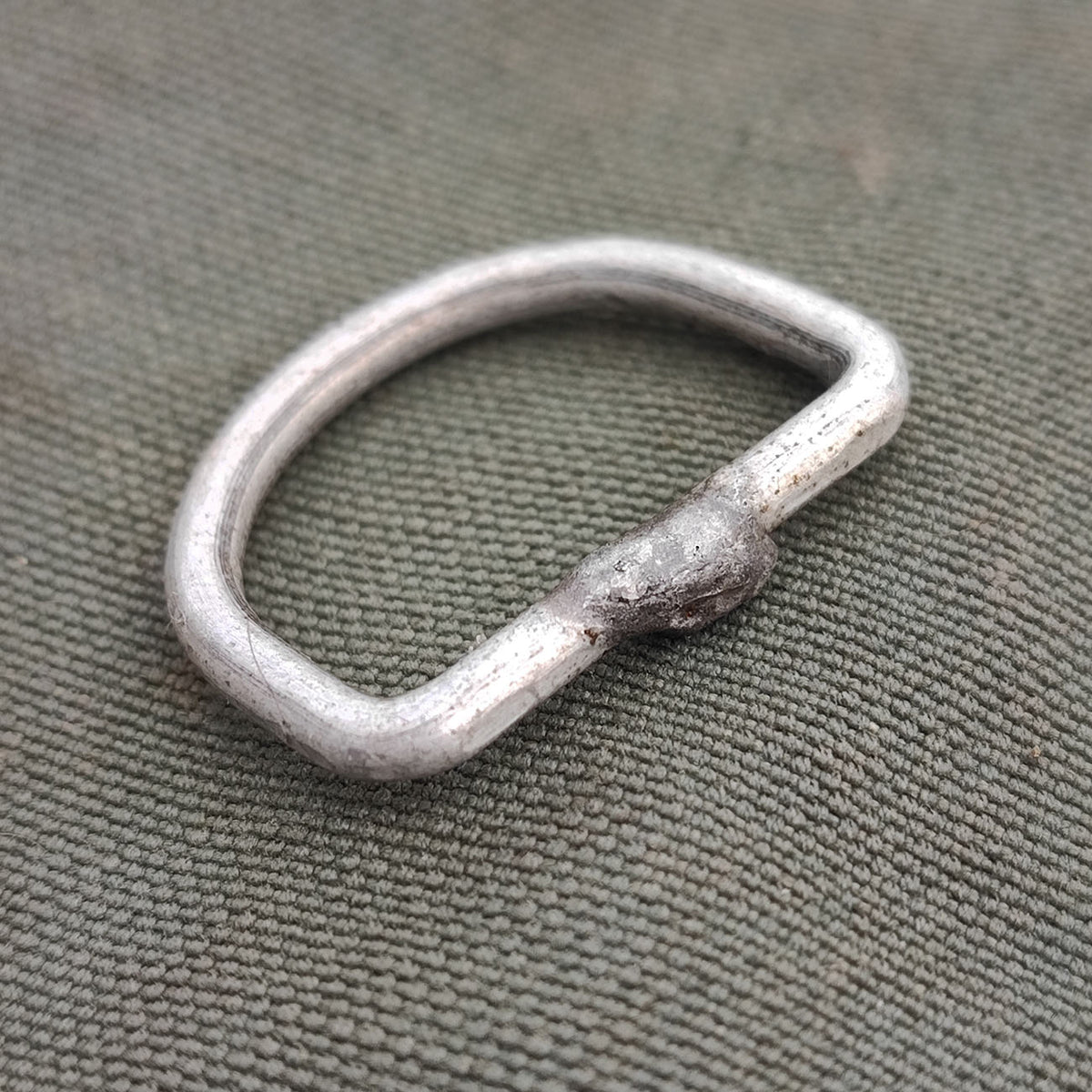 1 pc. D-ring for breadbag front